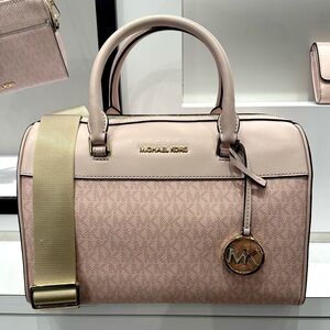 MICHAEL KORS TRAVEL MEDIUM DUFFEL SATCHEL / CROSSBODY LIGHT POWDER BLUSH COLOR